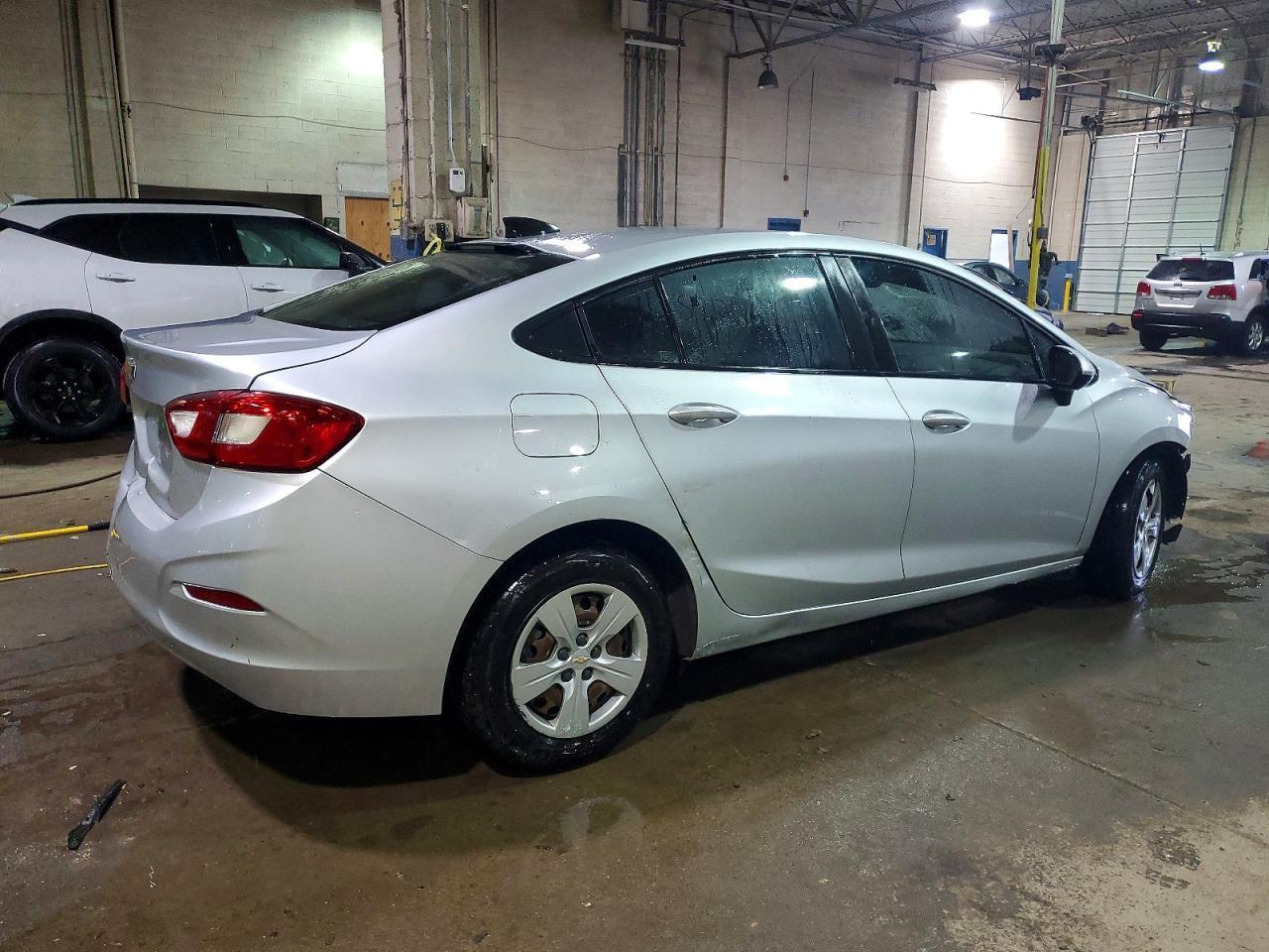 2018 Chevrolet Cruze Ls - Фото 3