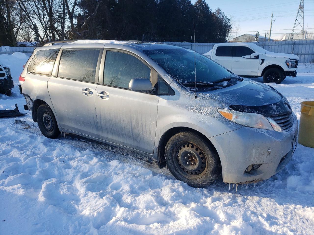 2011 Toyota Sienna Xle - Фото 4