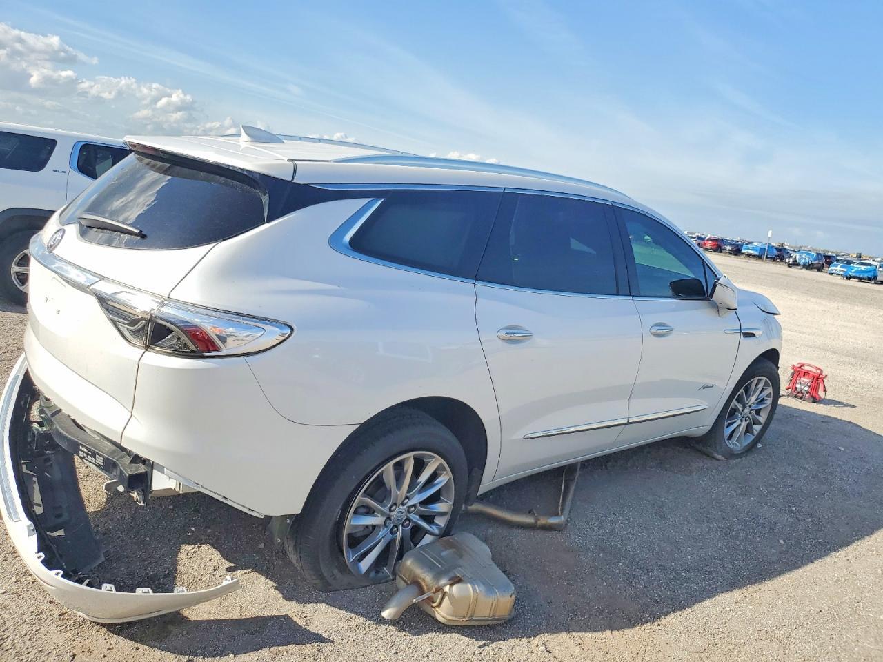 2023 Buick Enclave Avenir - Image 3