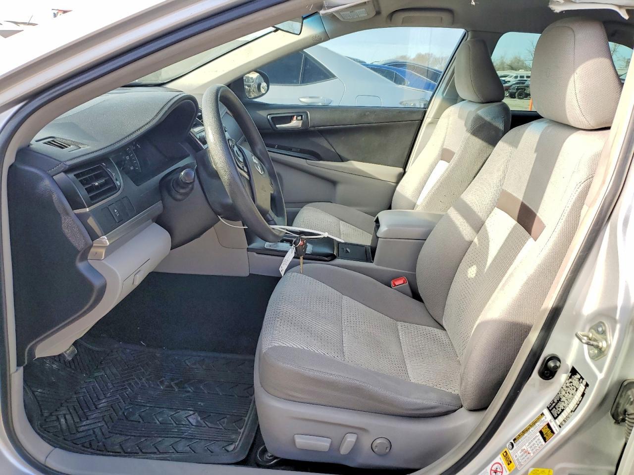 2014 Toyota Camry L - Фото 7
