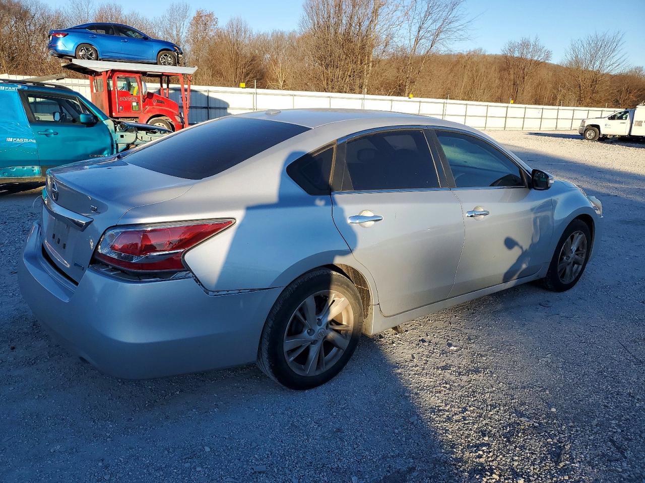 2014 Niss Altima - Image 3