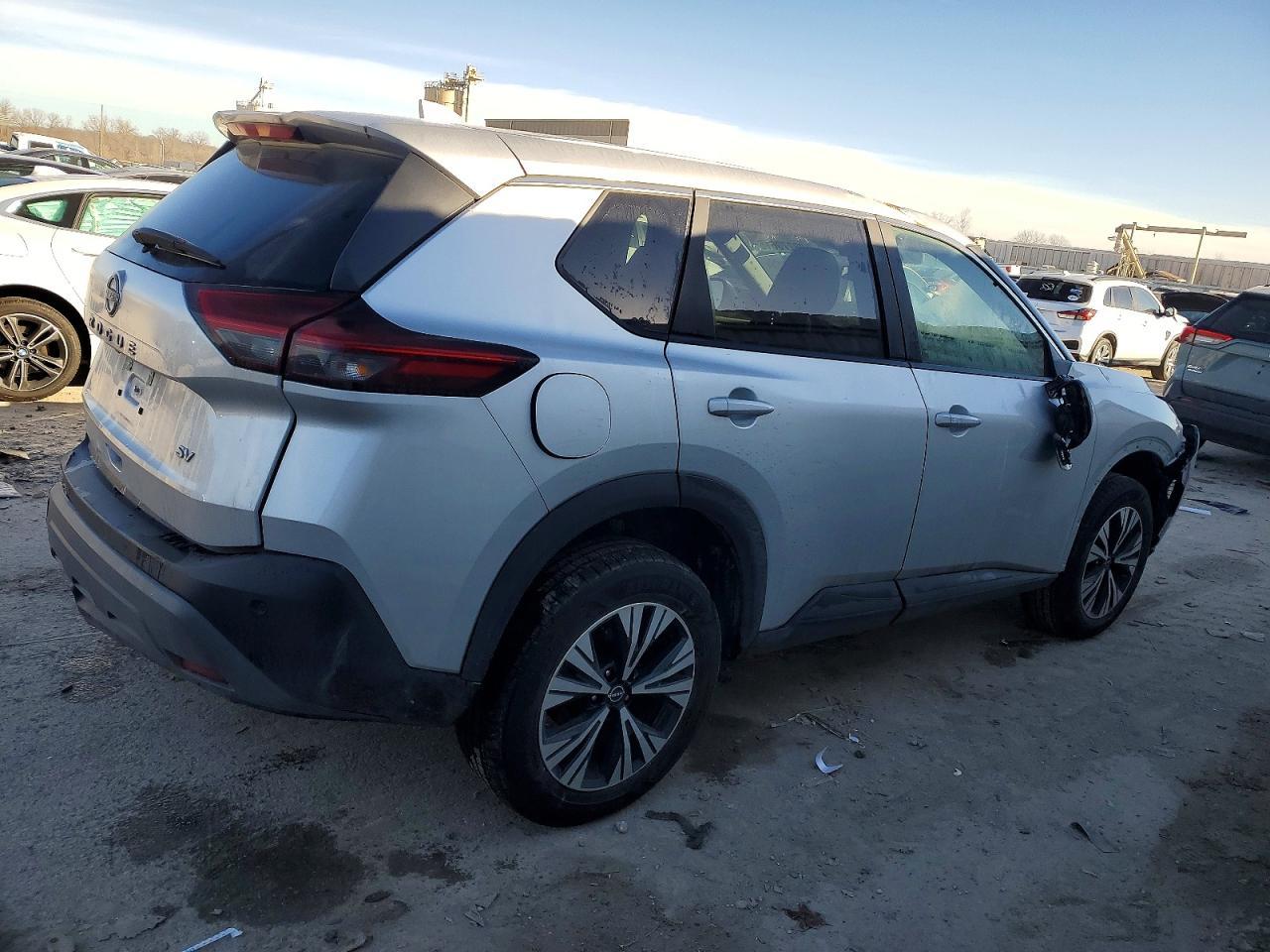 2023 Nissan Rogue Sv - Image 3