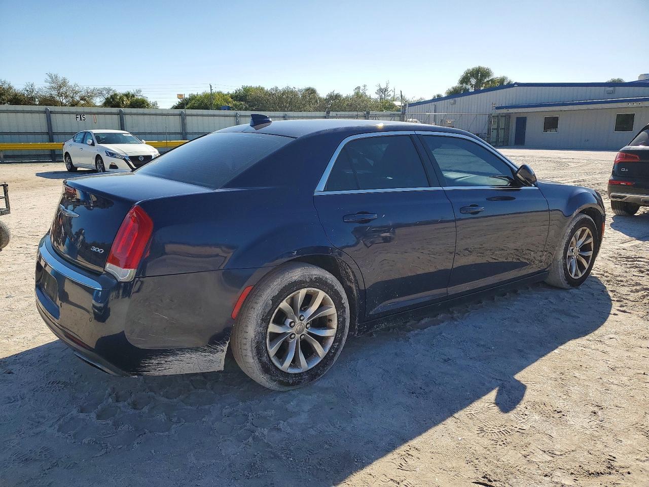 2015 Chrysler 300 Limited - Фото 3