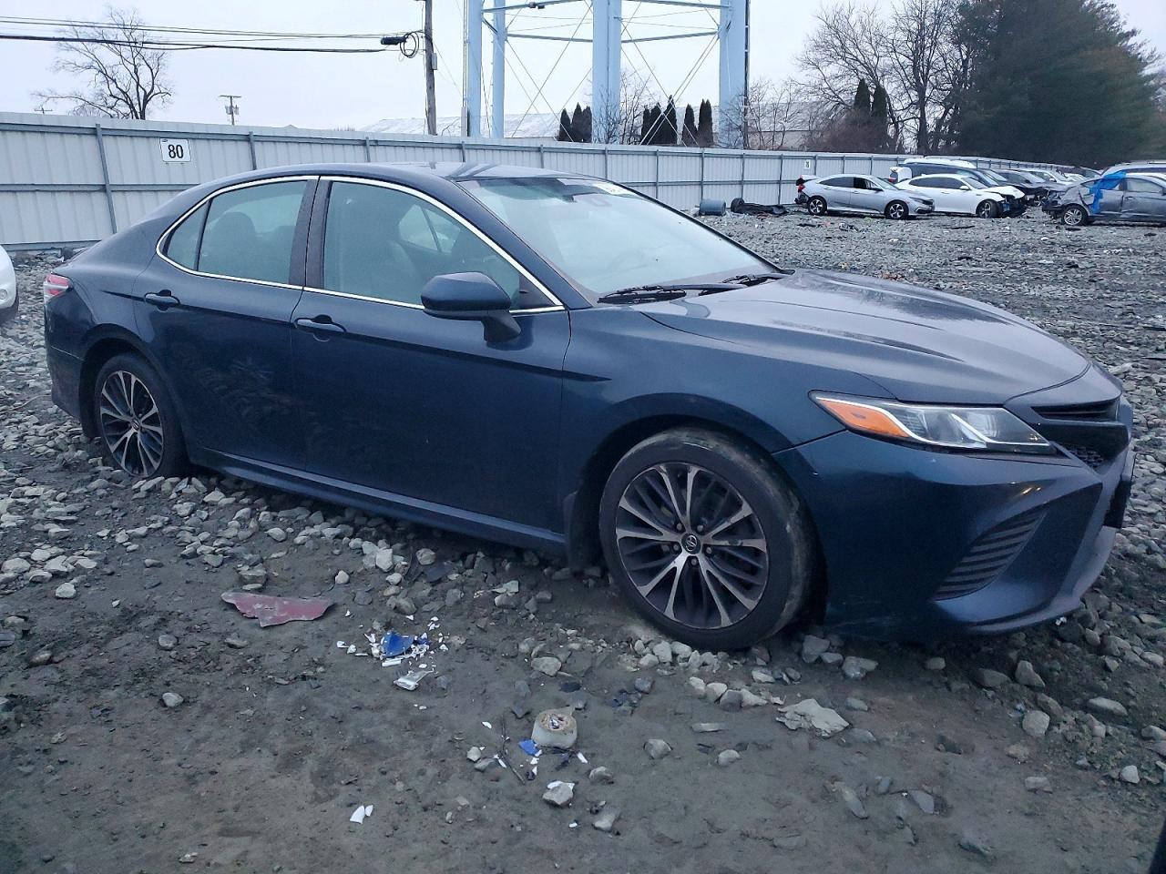 2020 Toyota Camry Se - Фото 4