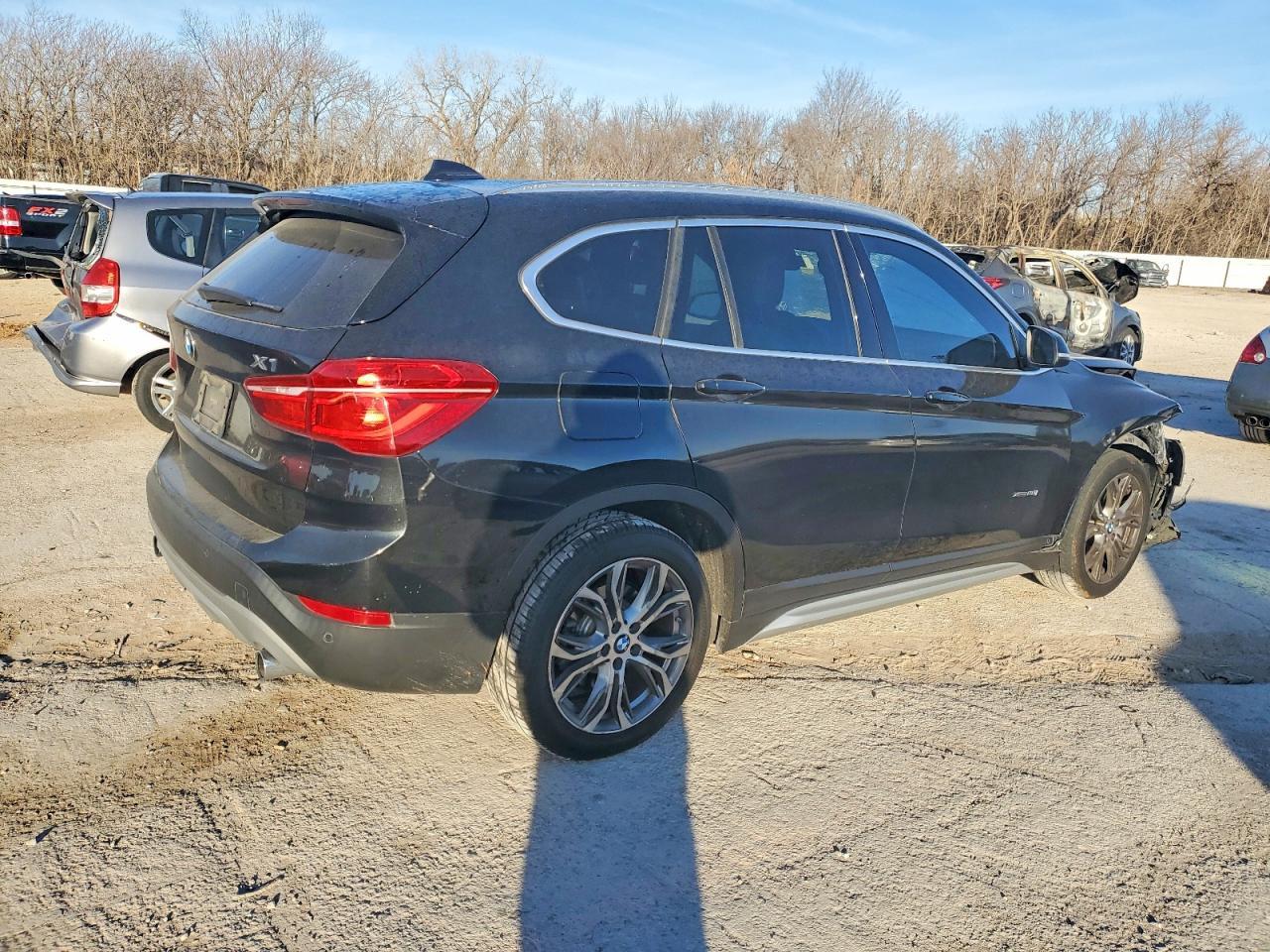 2017 BMW X1 xDrive28I - Фото 3