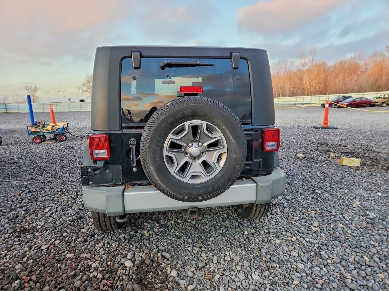 2009 Jeep Wrangler Unlimited Sahara - Image 6