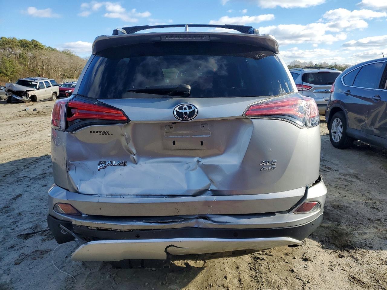 2016 Toyota Rav4 Xle - Image 6