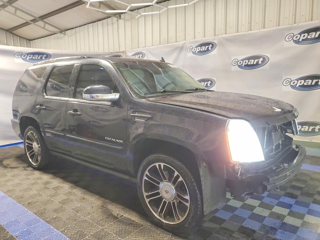 2013 Cadillac Escalade Premium - Image 4