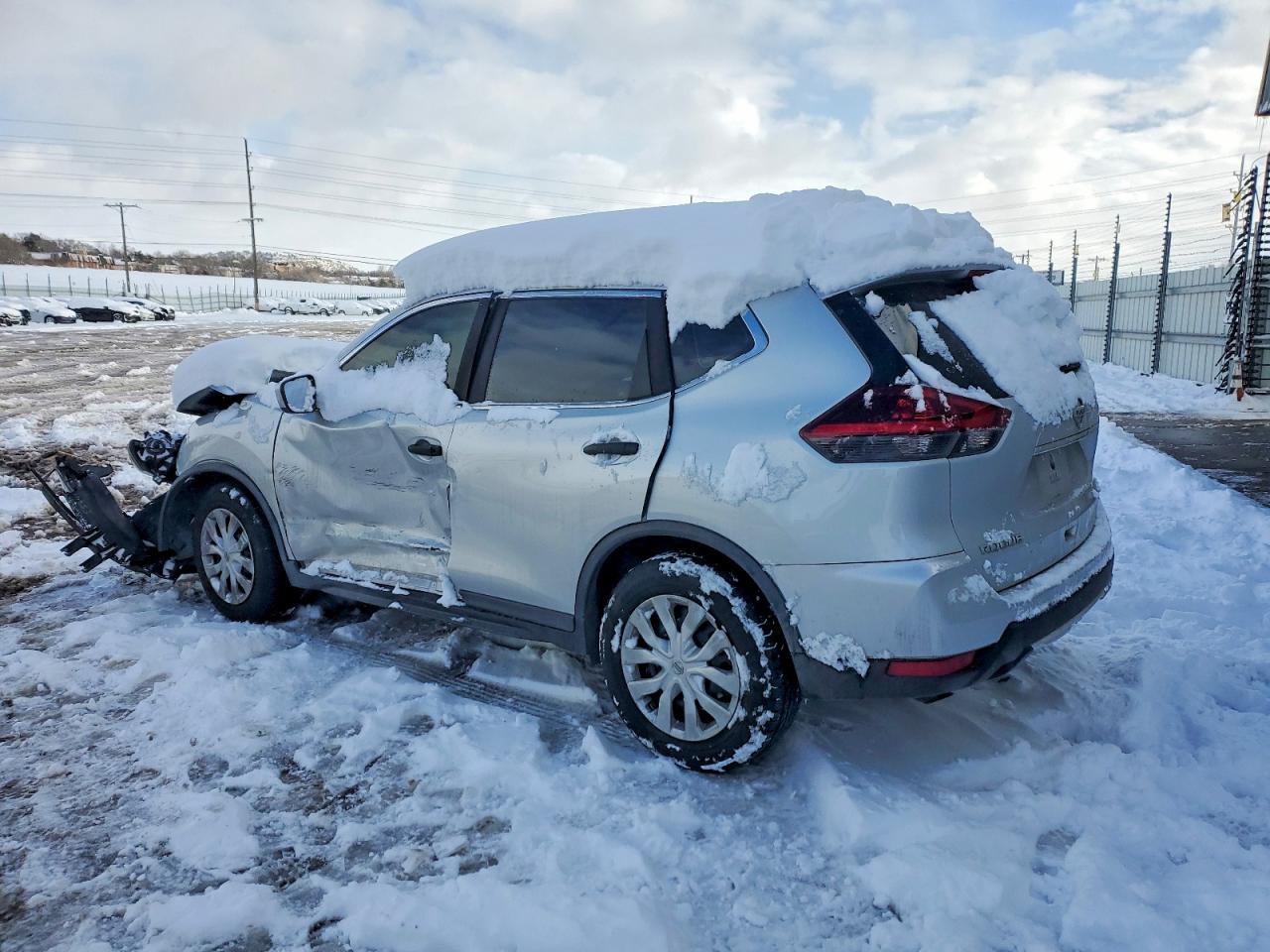 2018 Nissan Rogue S - Фото 2