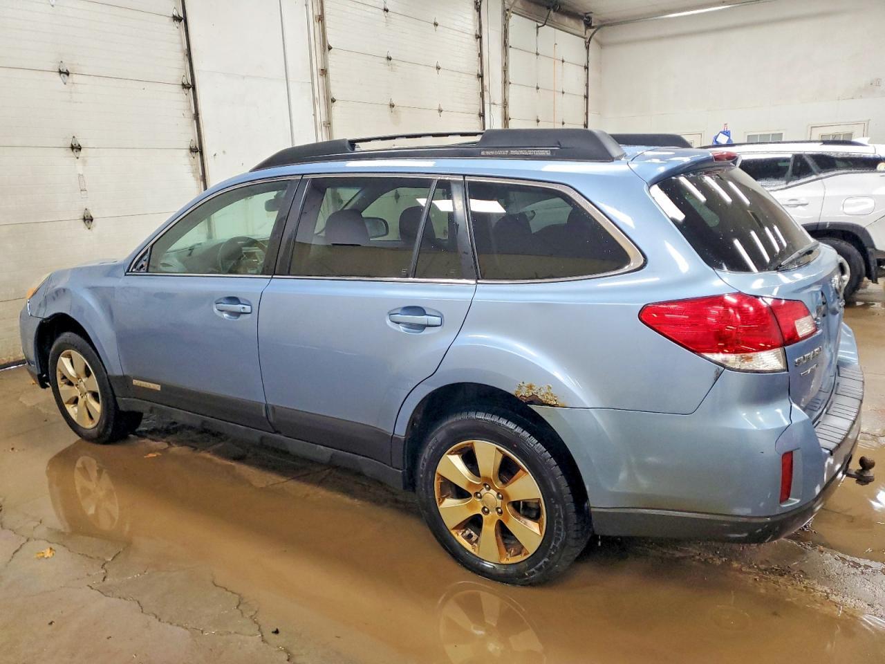 2010 Subaru Outback 2.5I Premium - Фото 2