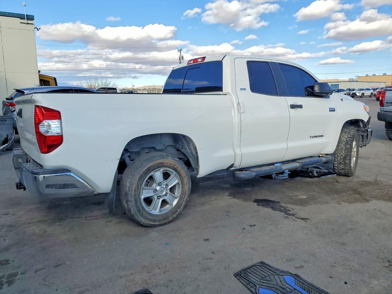 2017 Toyota Tundra Sr5 - Image 3