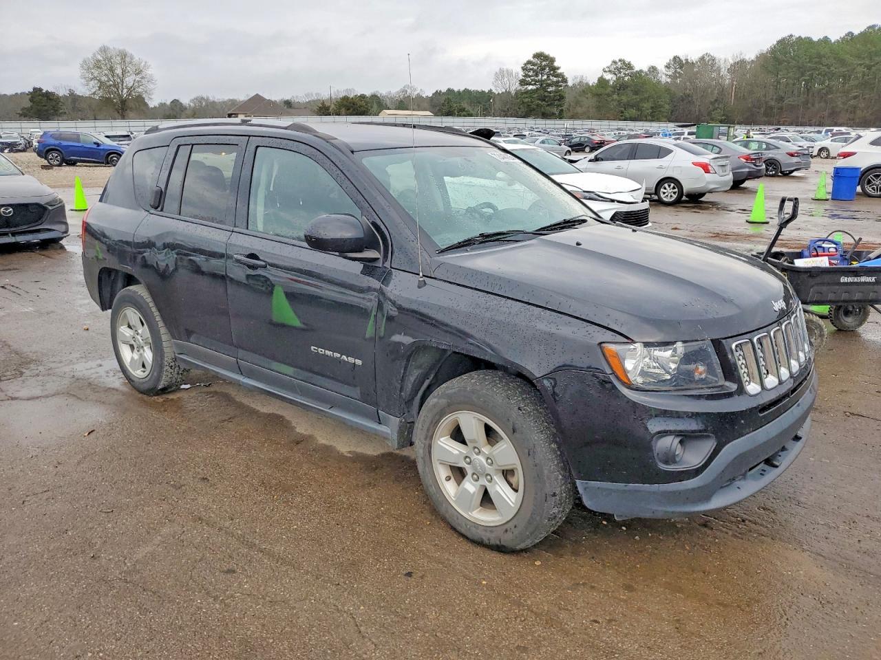 2017 Jeep Compass Latitude - Image 4