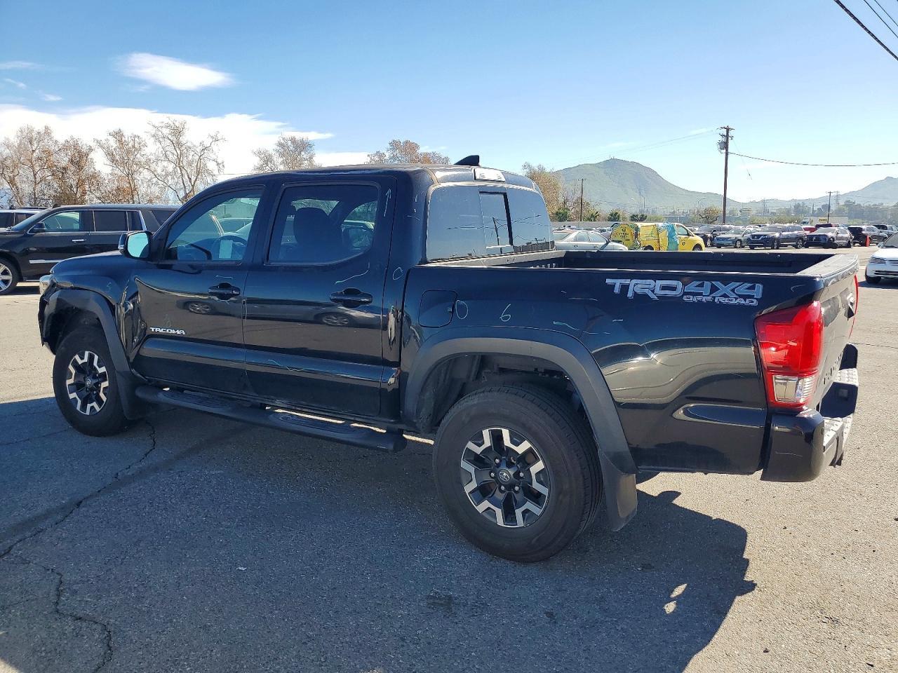 2017 Toyota Tacoma Double Cab - Фото 2