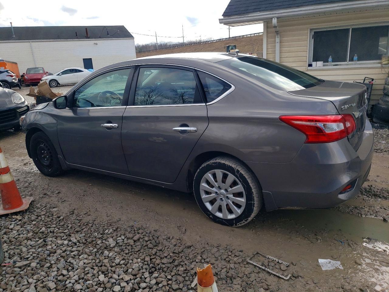 2017 Nissan Sentra S - Фото 2