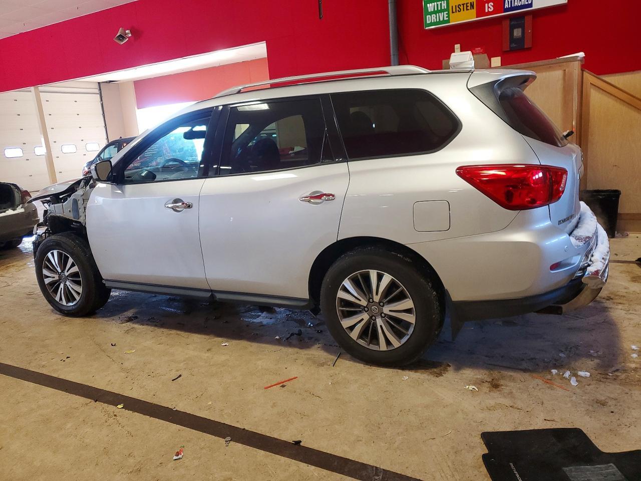 2019 Nissan Pathfinder S - Image 2