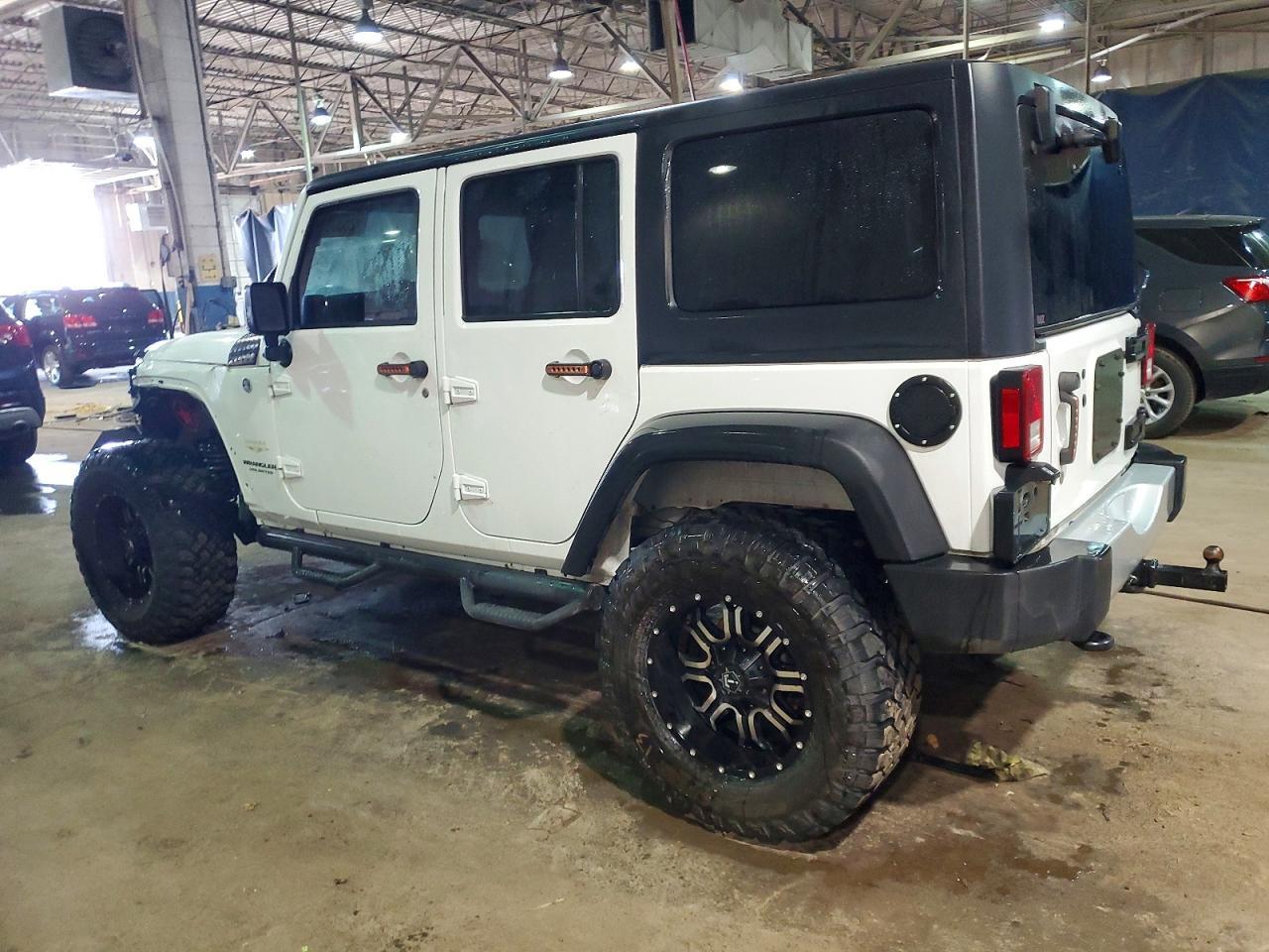 2015 Jeep Wrangler Unlimited Sahara - Фото 2