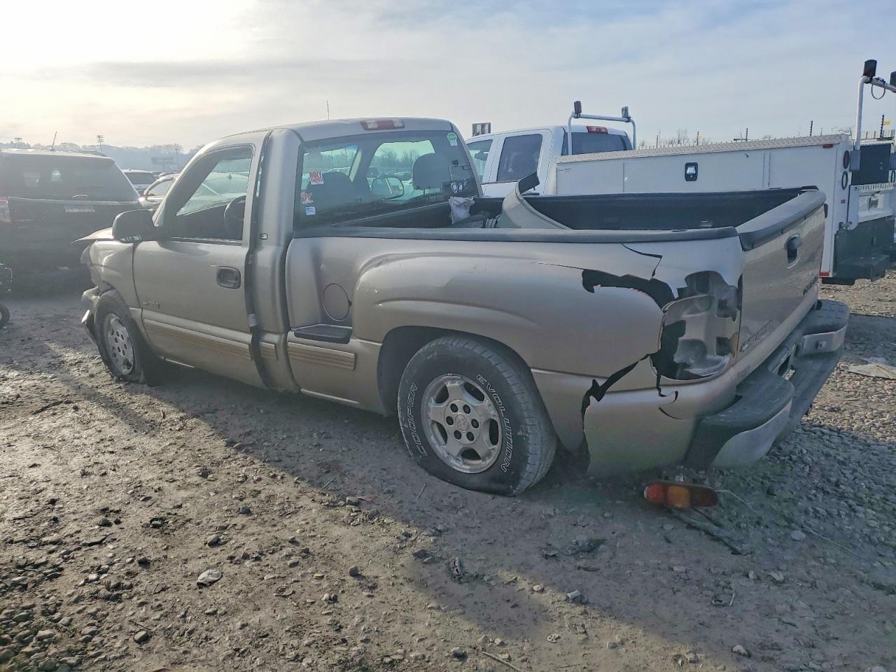2001 Chevrolet Silverado C1500 - Image 2