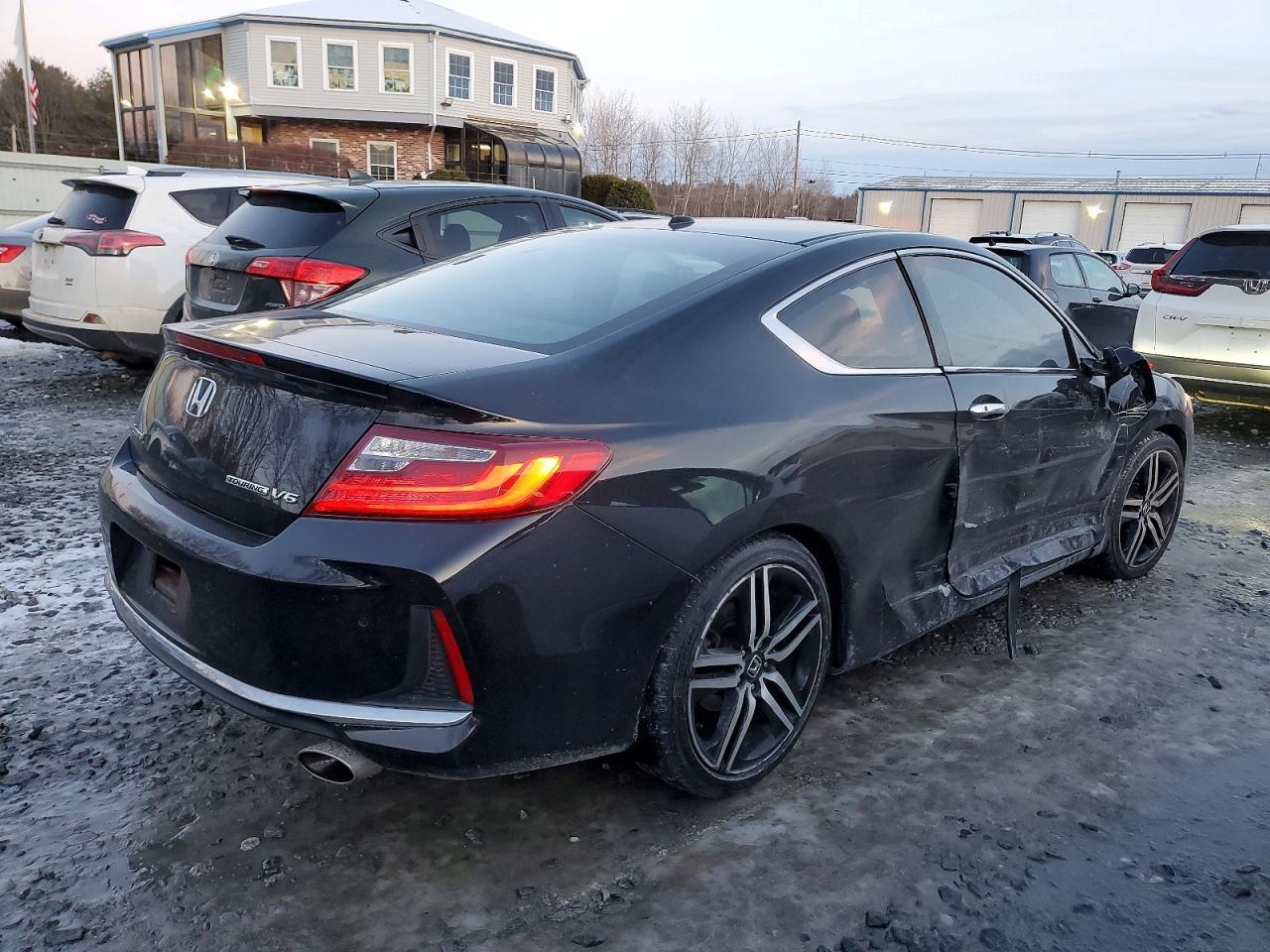 2017 Honda Accord Touring - Image 3