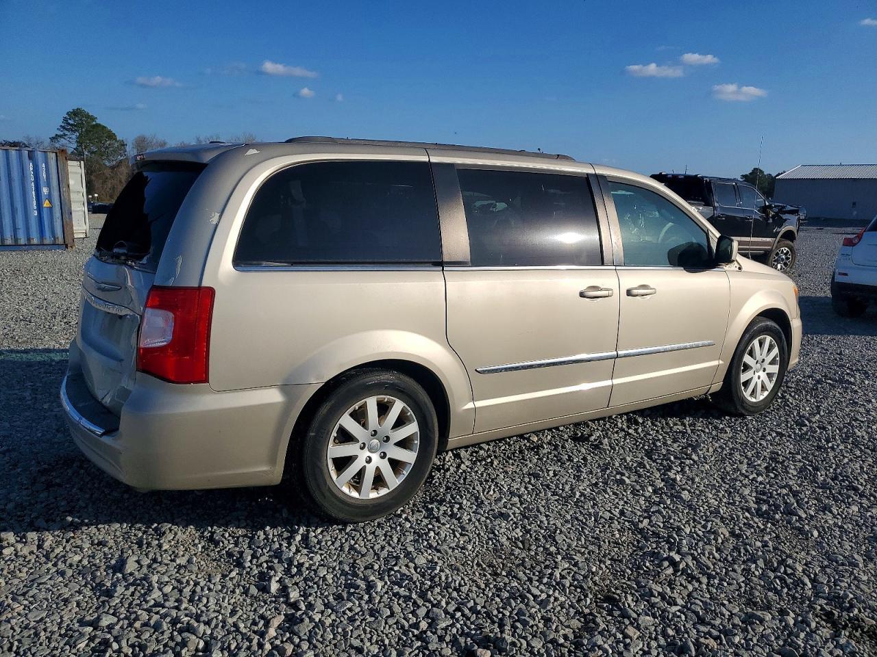 2014 Chrysler Town & Country Touring - Image 3