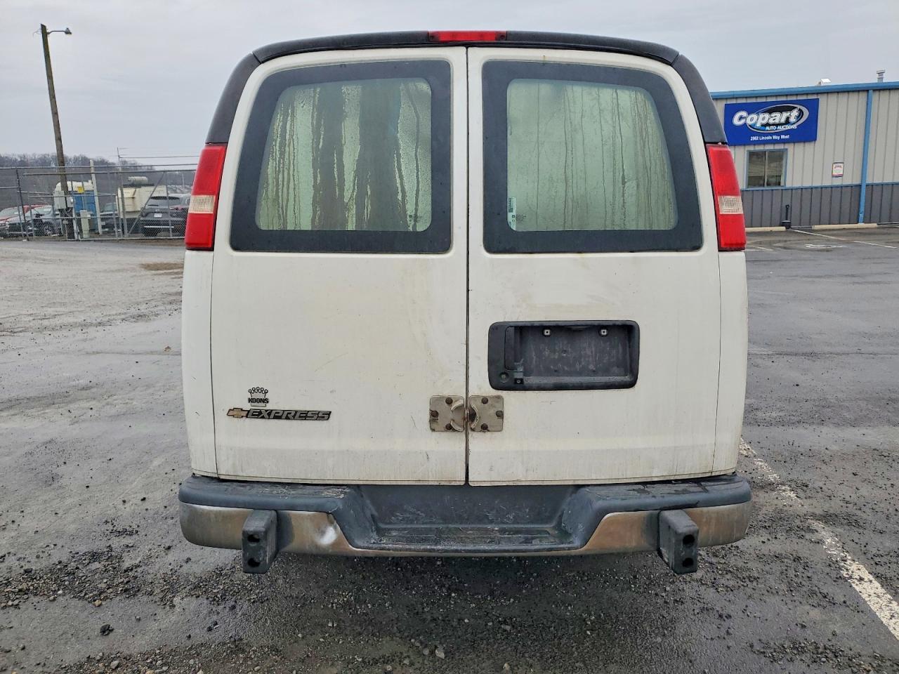 2018 Chevrolet Express 2500 Utility / Service Van - Image 6