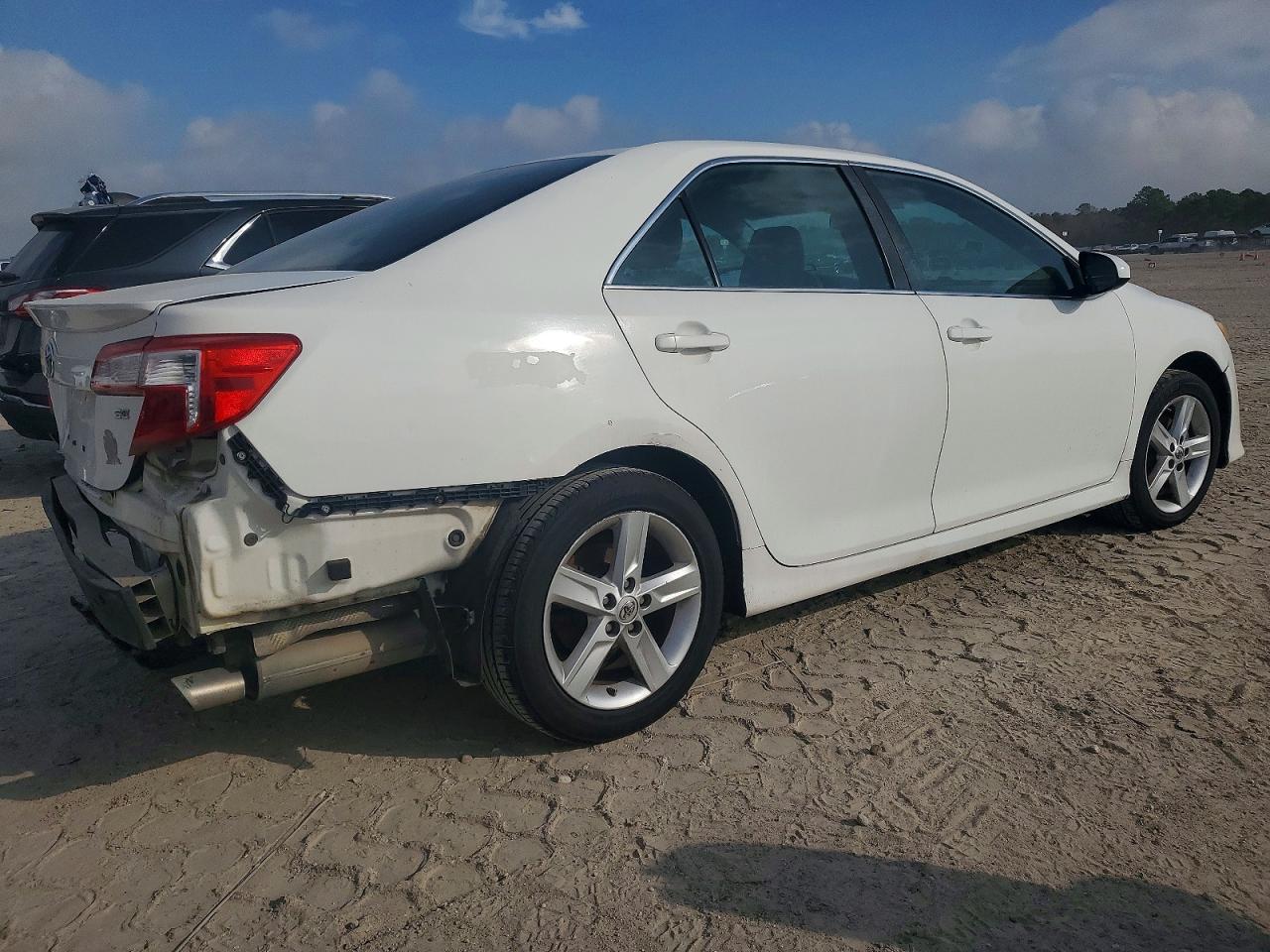 2014 Toyota Camry 4D 2Wd - Фото 3