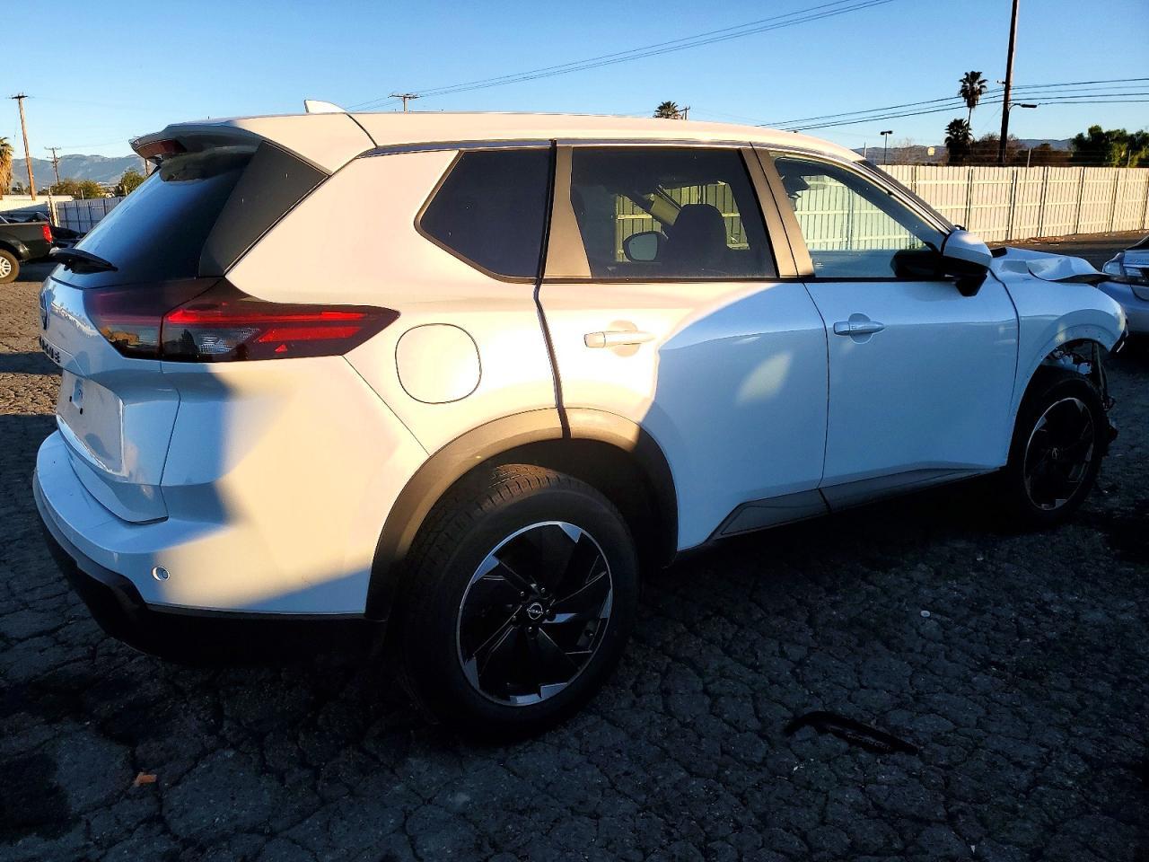 2025 Nissan Rogue Sv - Фото 3