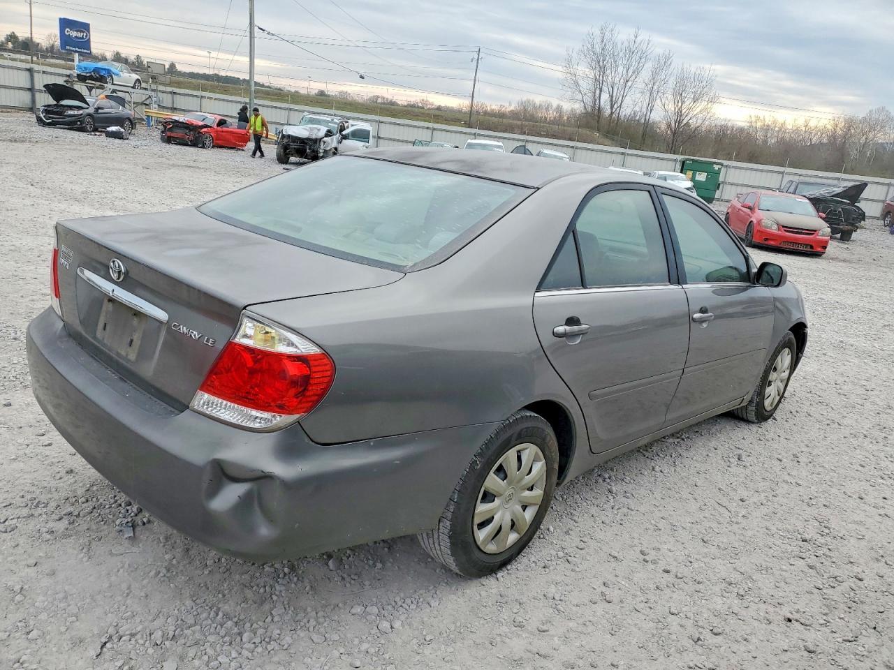 2005 Toyota Camry Le - Фото 3