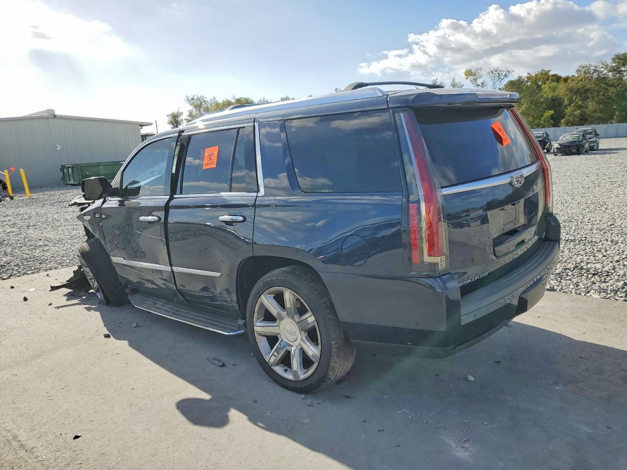 2018 Cadillac Escalade Luxury - Фото 2