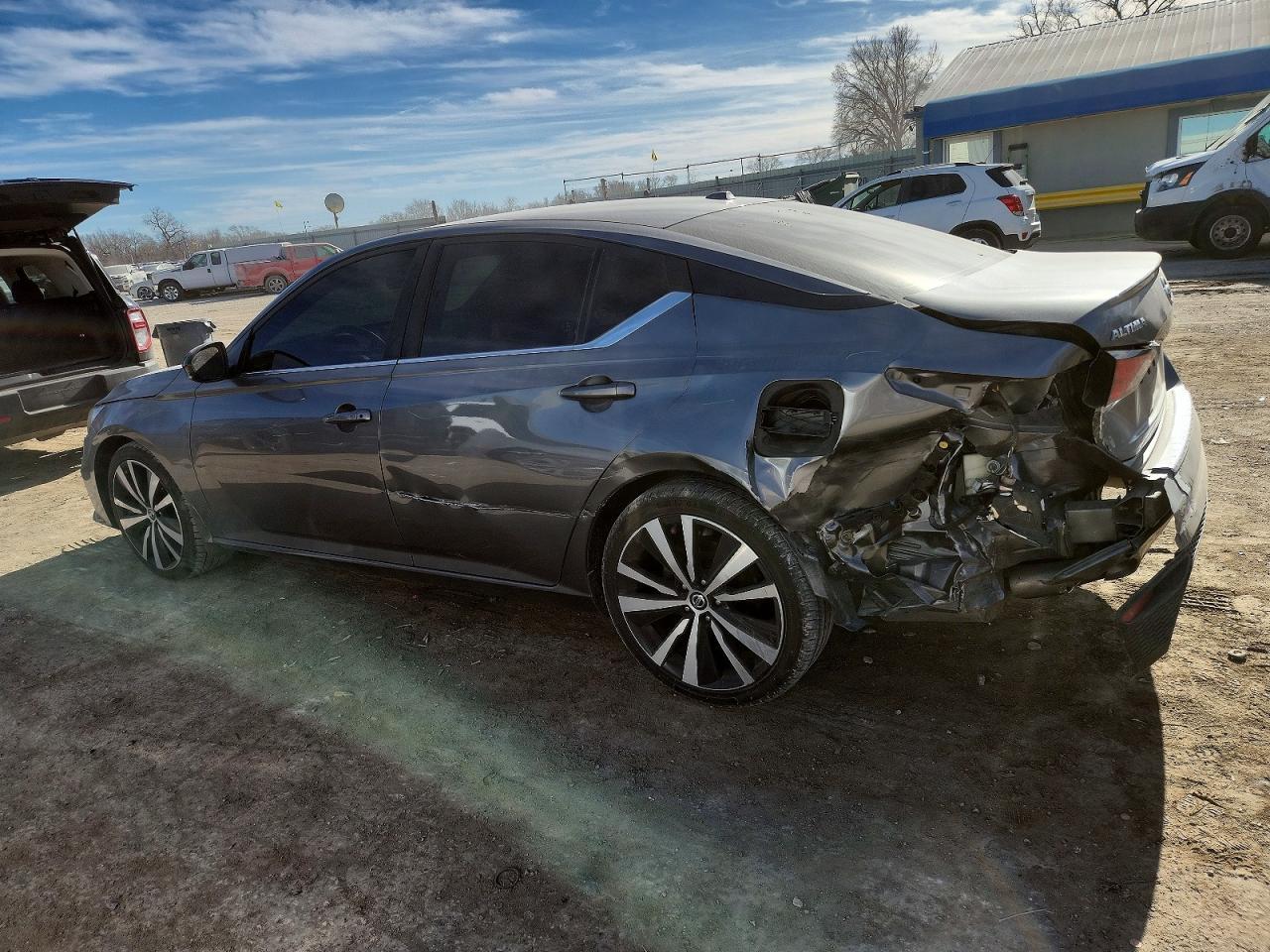 2019 Nissan Altima Sr - Фото 2