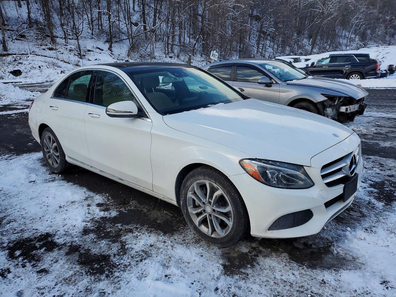 2017 Mercedes-Benz C 300 4Matic - Фото 4