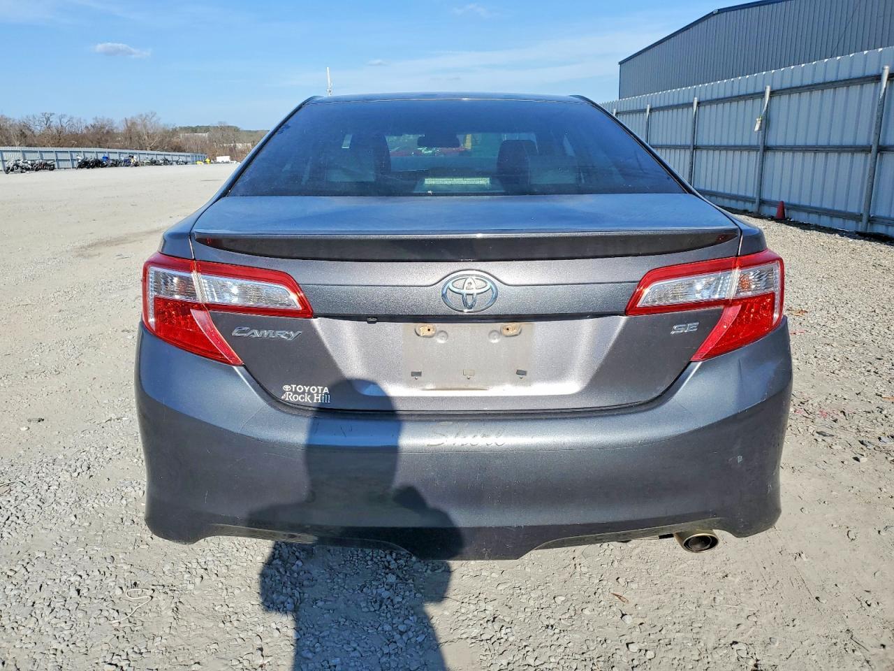 2014 Toyota Camry L - Фото 6