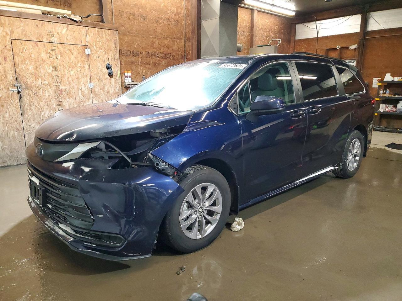 2022 Toyota Sienna Le