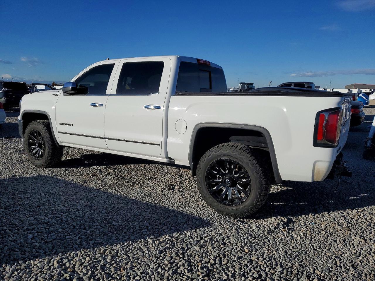 2017 GMC Sierra K1500 Slt - Image 2