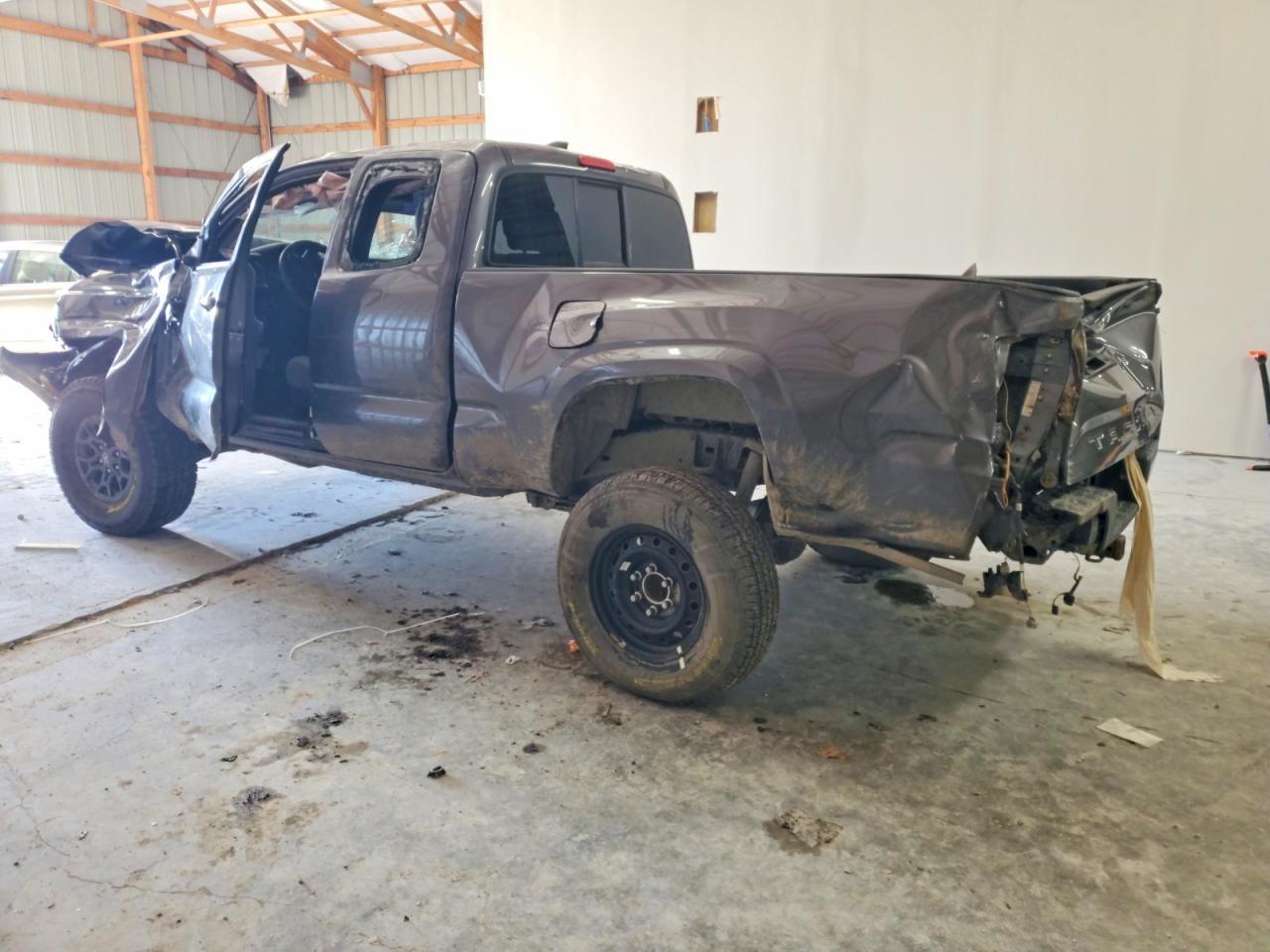 2016 Toyota Tacoma Access Cab - Фото 2