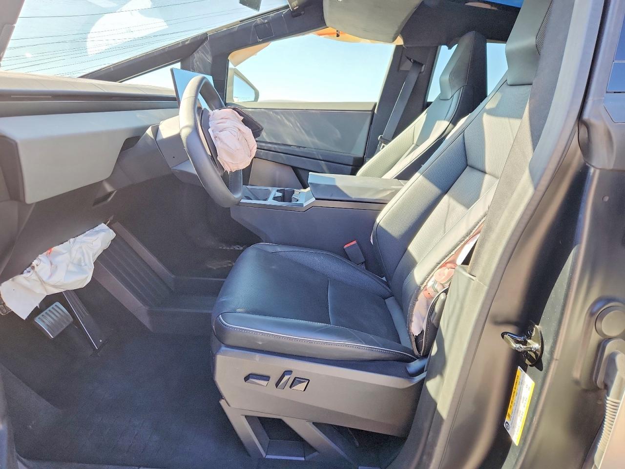 2024 Tesla Cybertruck - Image 7