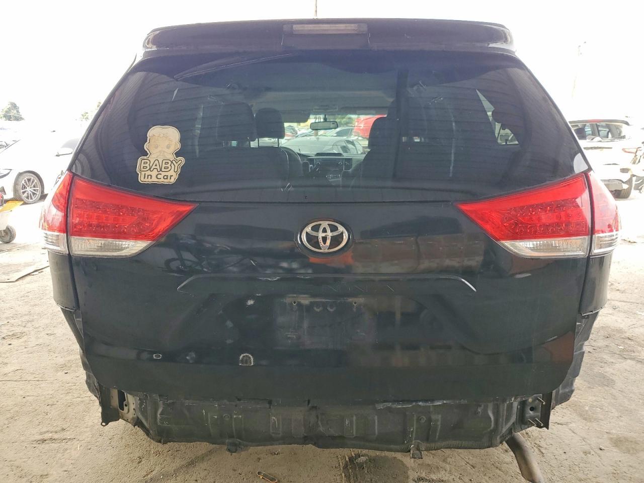 2013 Toyota Sienna Le - Image 6