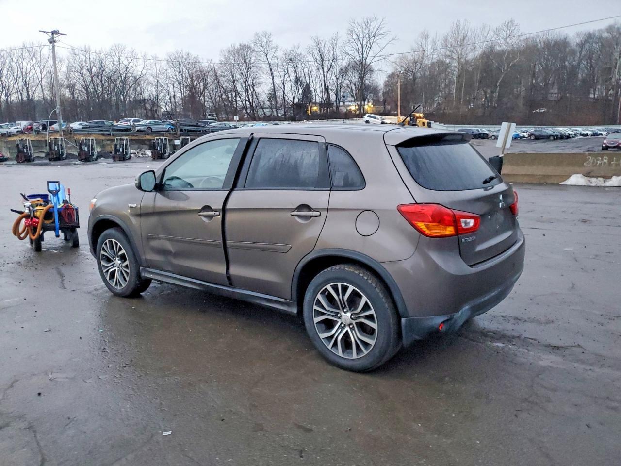 2016 Mitsubishi Outlander Sport Es - Фото 2