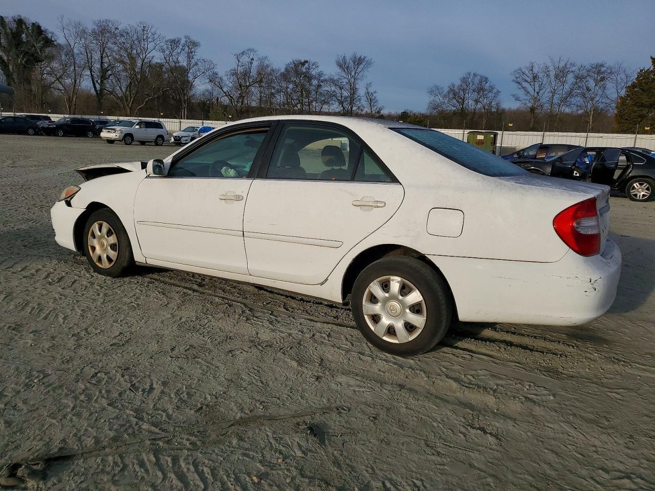 2002 Toyota Camry Le - Фото 2