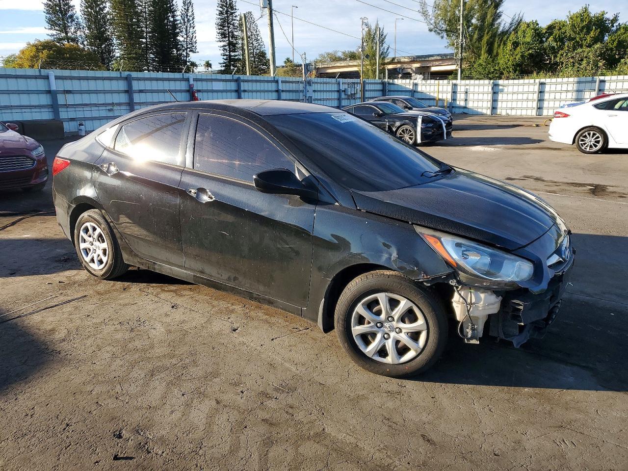 2013 Hyundai Accent Gls - Image 4