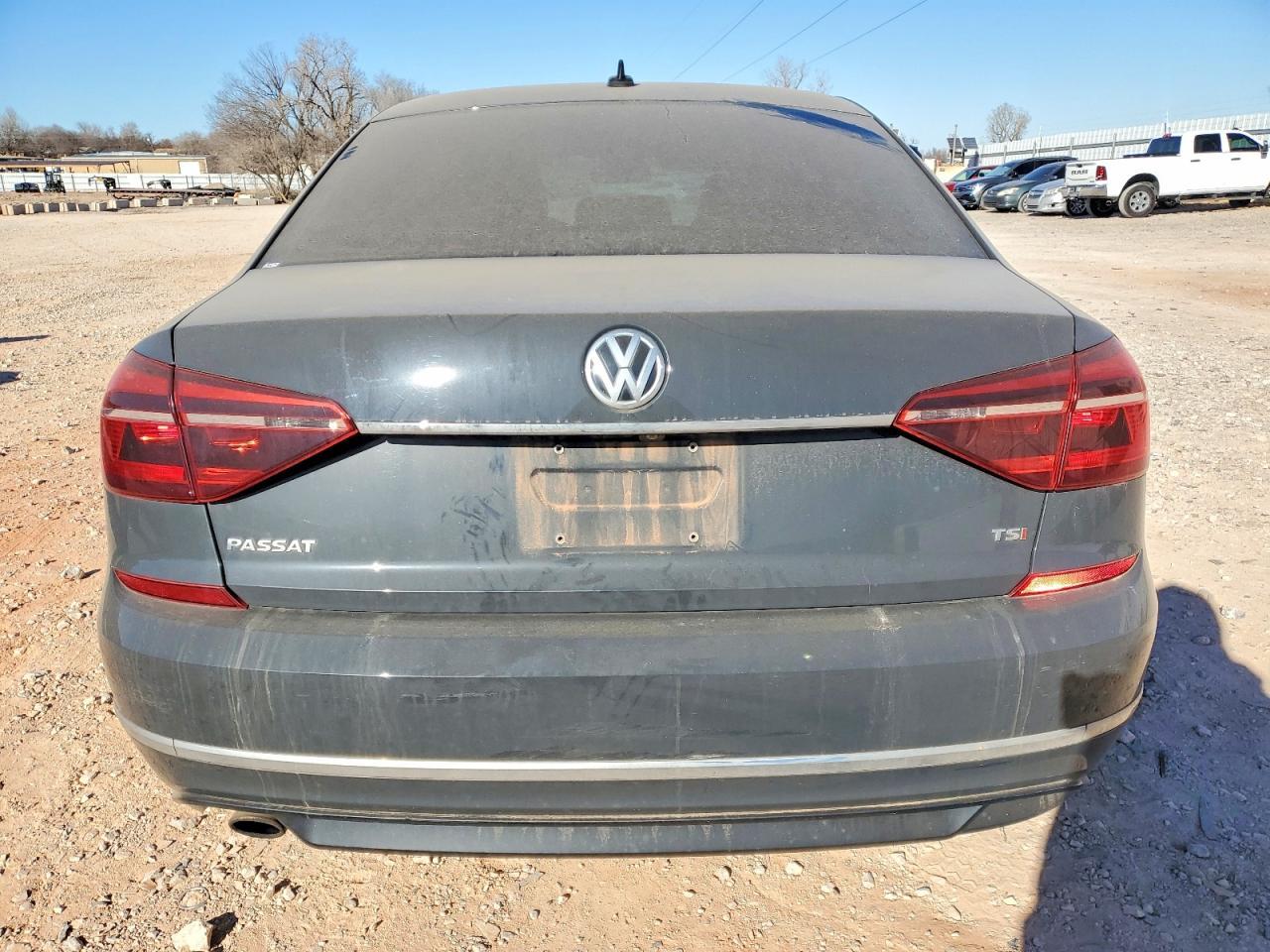 2017 Volkswagen Passat R-Line - Фото 6