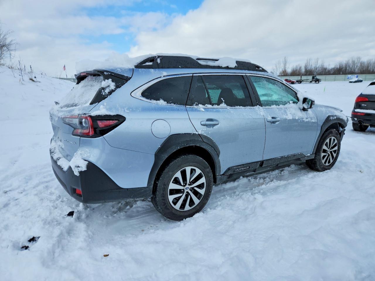 2023 Subaru Outback Premium - Image 3