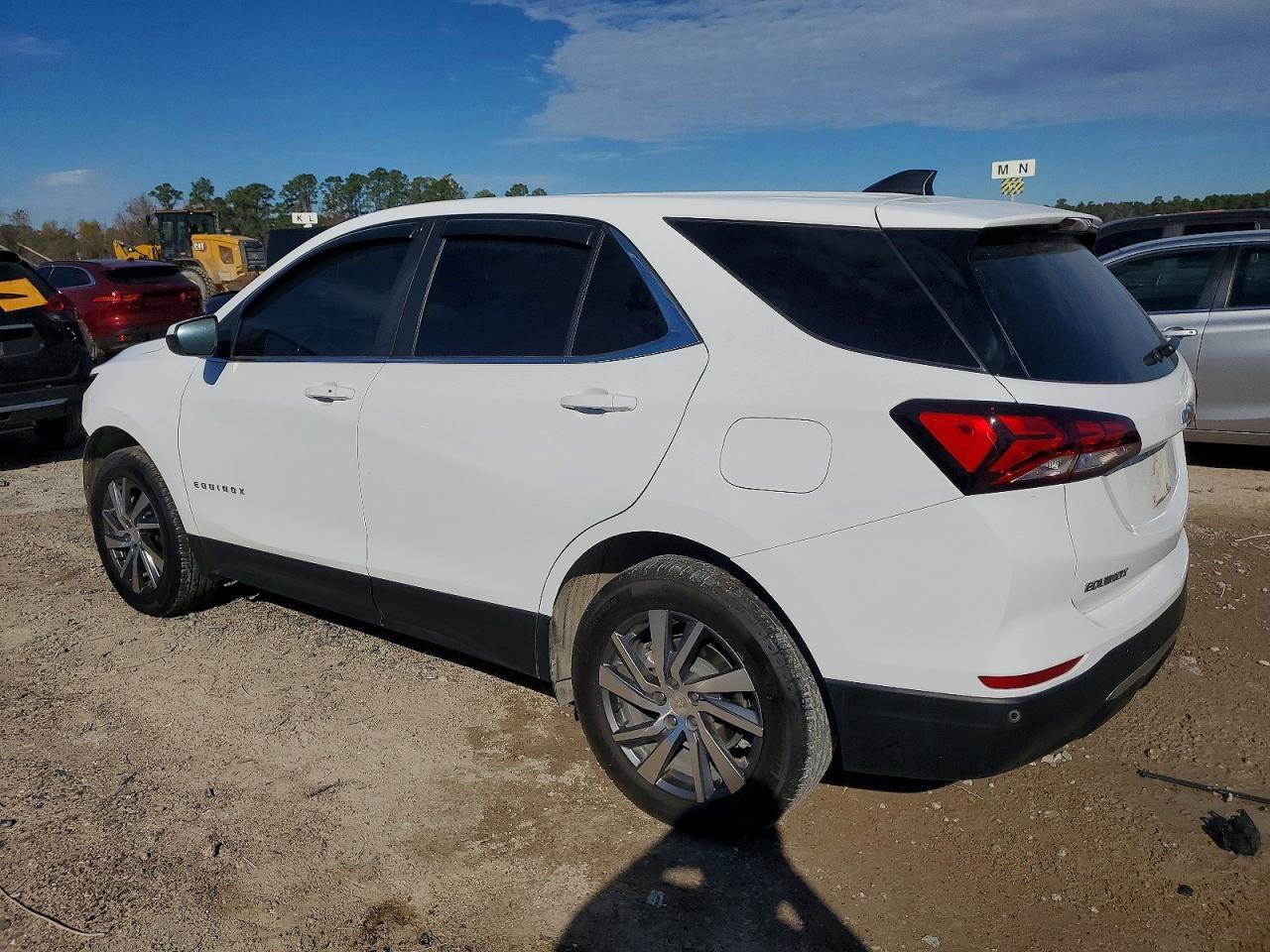 2024 Chevrolet Equinox Lt - Image 2