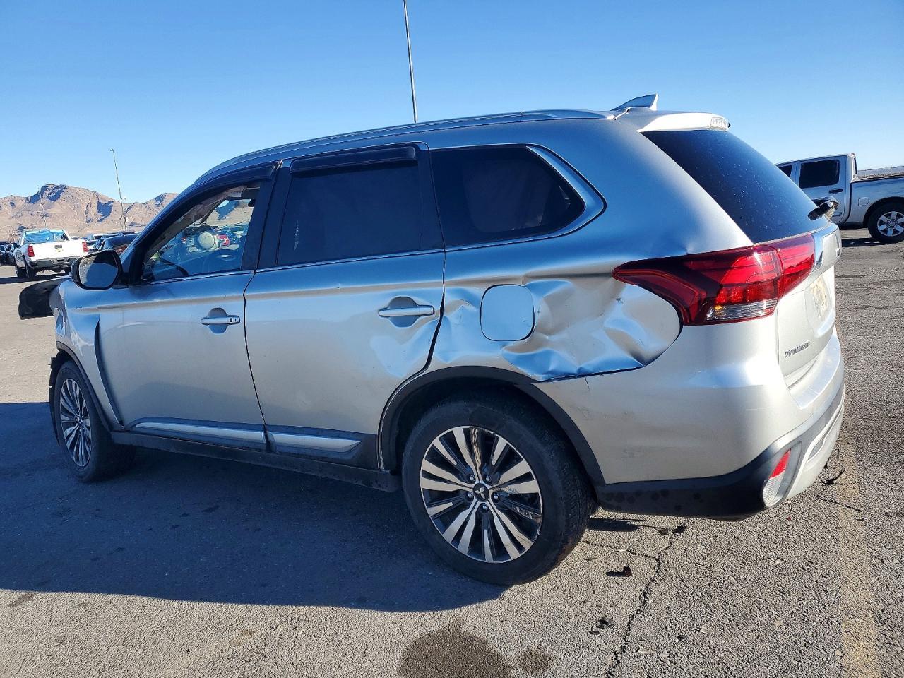 2020 Mitsubishi Outlander Se - Фото 2