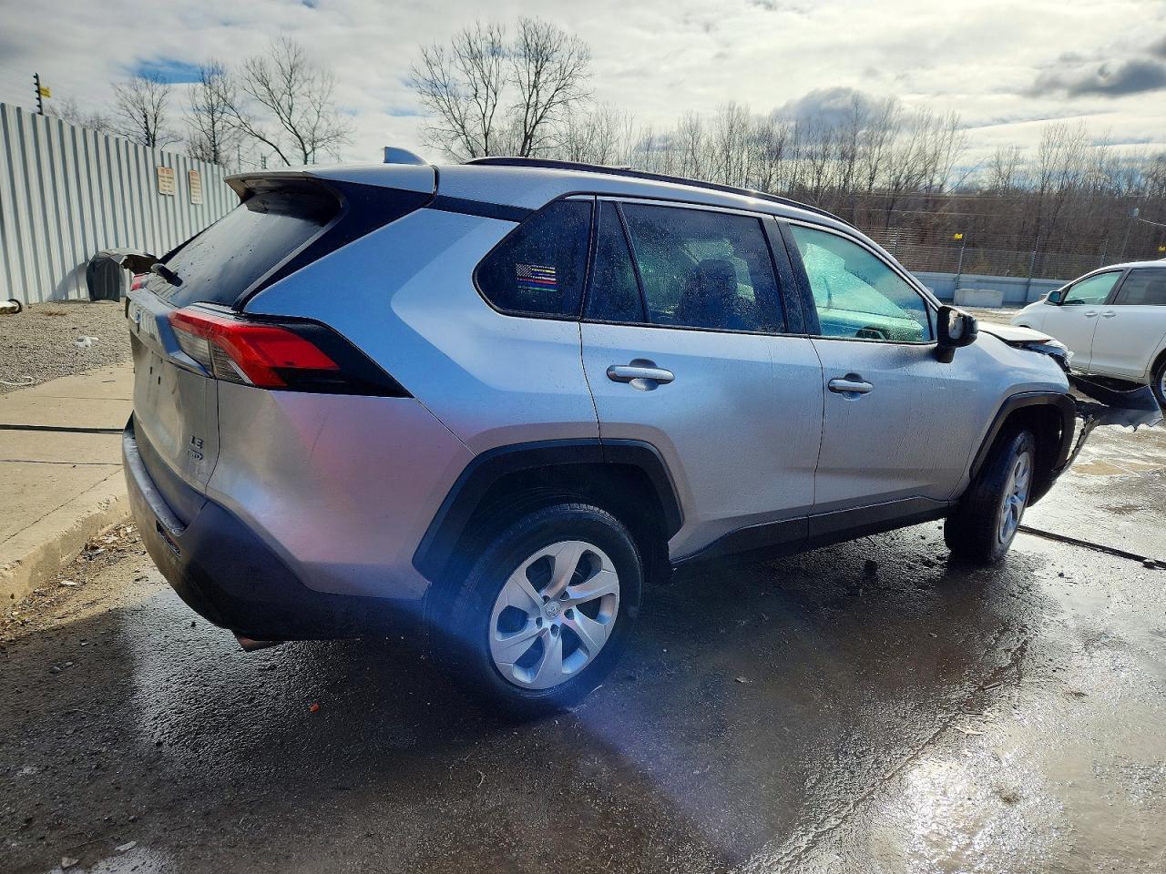 2021 Toyota Rav4 Le - Фото 3