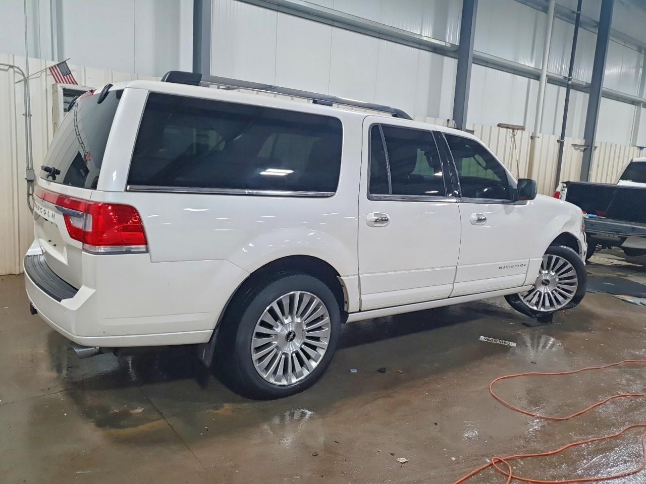 2017 Lincoln Navigator L Select - Фото 3