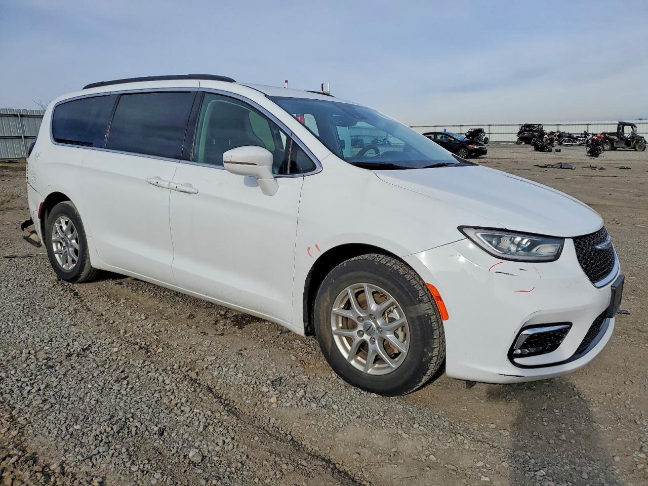 2022 Chrysler Pacifica Touring L - Image 4