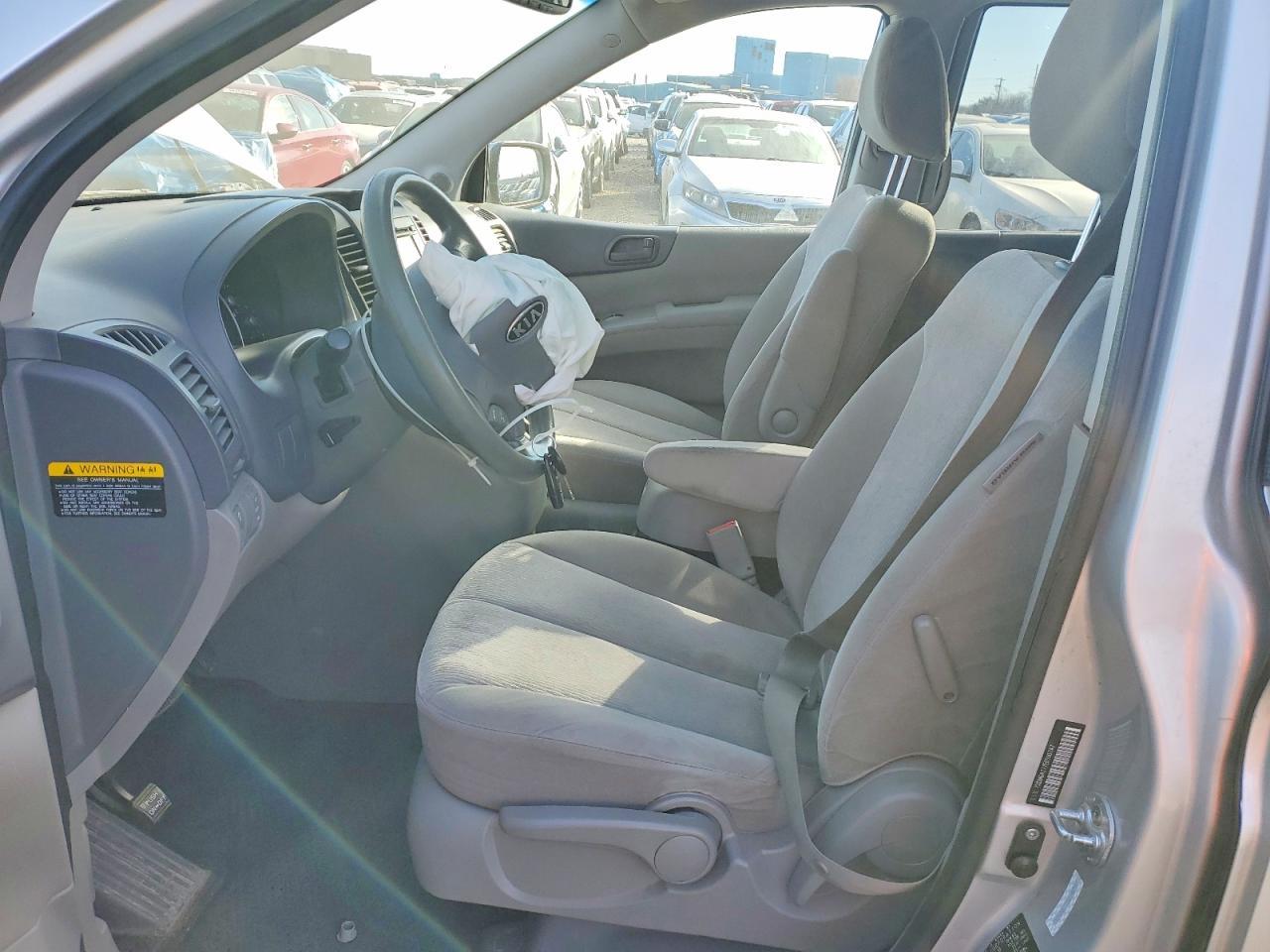 2014 Kia Sedona Lx - Image 7