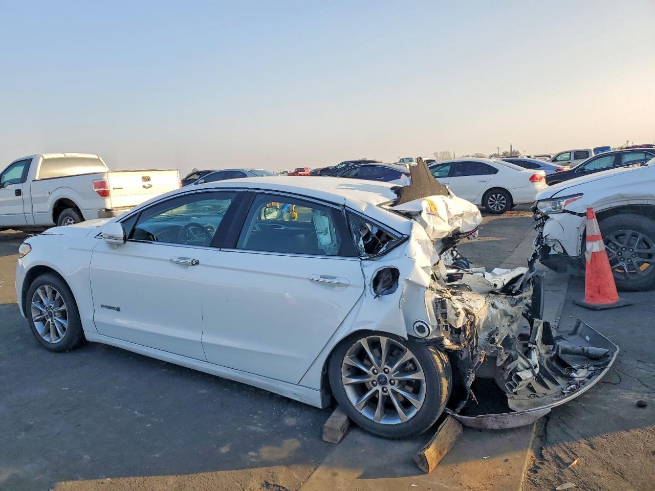 2017 Ford Fusion Se Hybrid - Фото 2