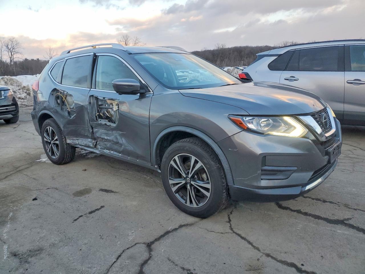 2020 Nissan Rogue S - Фото 4