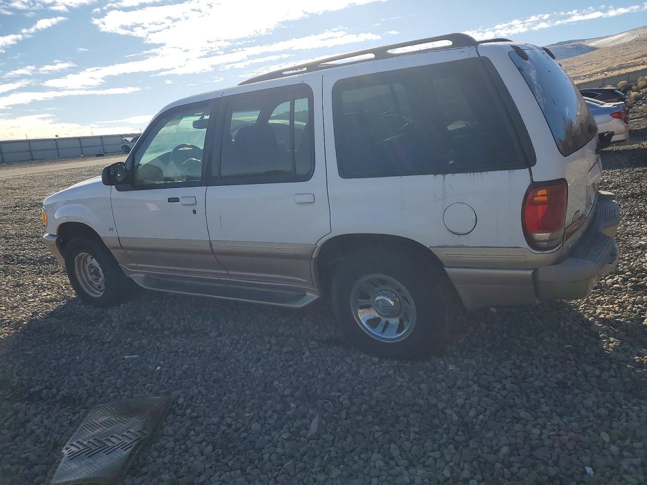 2000 Mercury Mountaineer - Image 2